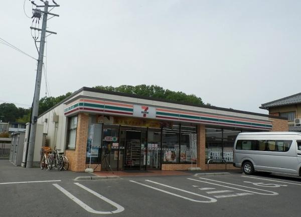 　セブンイレブン彦根岡町店（コンビニ）／300m　